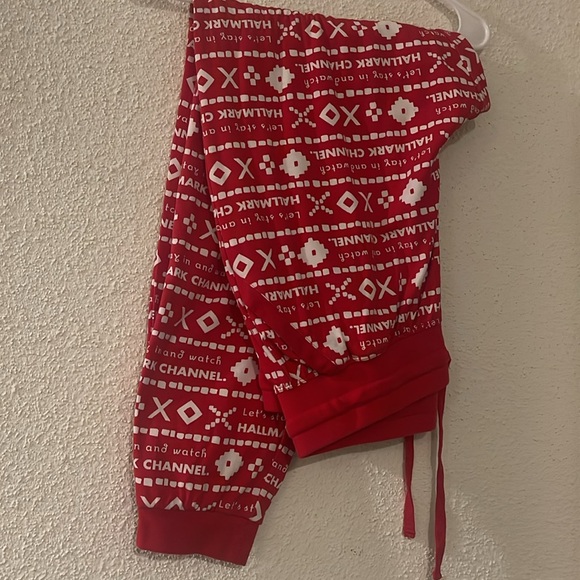 Hallmark Christmas pajama set - Picture 3 of 3